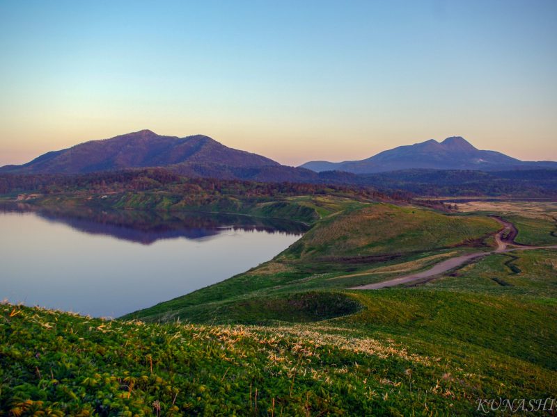 обзорная поездка по центральной части острова Кунашир: Чертов палец, оз. Лагунное, скальный комплекс "Собачка"