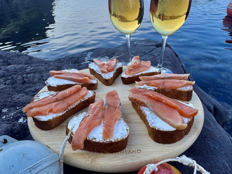 Морская прогулка «Вокруг полуострова Чирип» с высадкой на Марсовом Поле