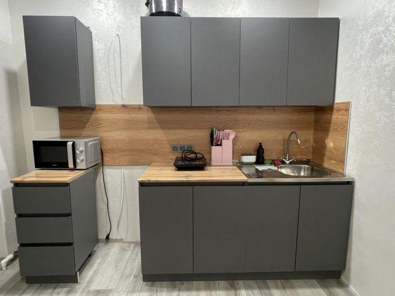 Уютная однокомнатная квартира в центре Южно-Курильска посуточно (пгт. Южно-Курильск, ул. 60 лет ВЛКСМ, д. 6а)