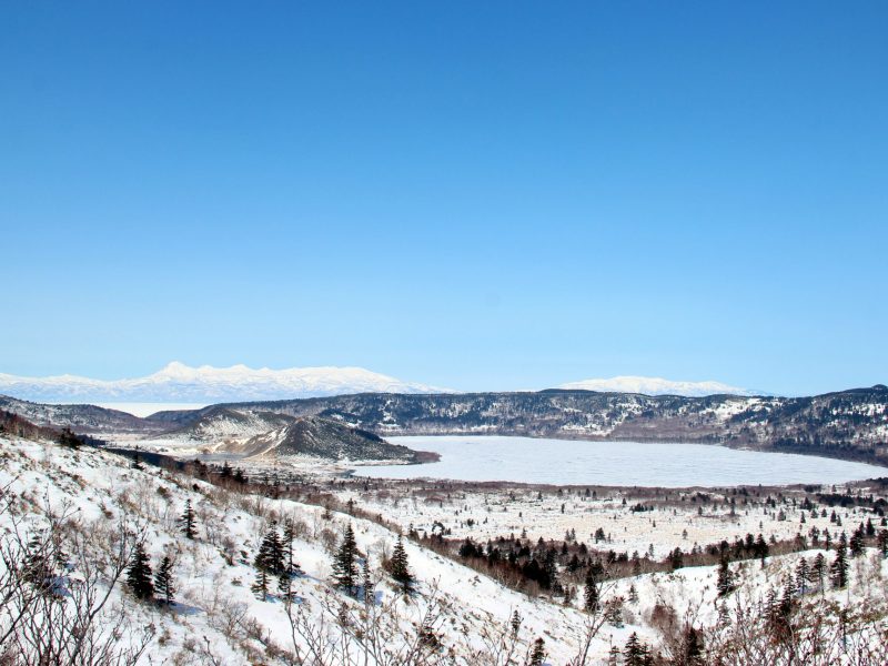 Кальдера вулкана Головнина, бухта Первухина (Собачка/Собачья голова) и озеро Лагунное
