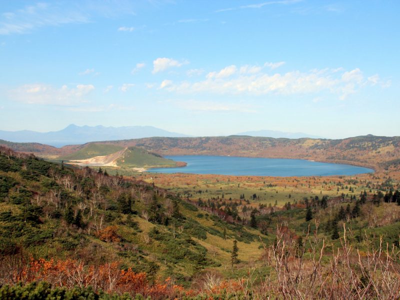 Кальдера вулкана Головнина, бухта Первухина (Собачка/Собачья голова) и озеро Лагунное