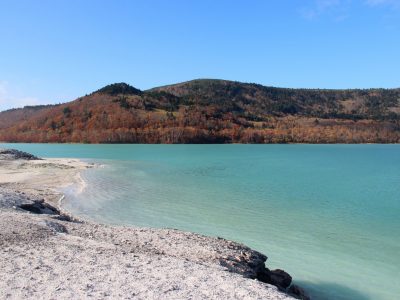 Кальдера вулкана Головнина, бухта Первухина (Собачка/Собачья голова) и озеро Лагунное