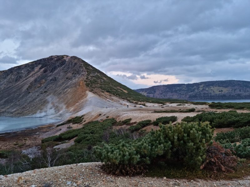 Кальдера вулкана Головнина, бухта Первухина (Собачка/Собачья голова) и озеро Лагунное
